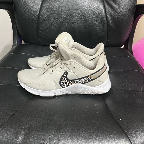 Nike Legend 2 Athletic Shoes (11.5) - Picture 1 of 7